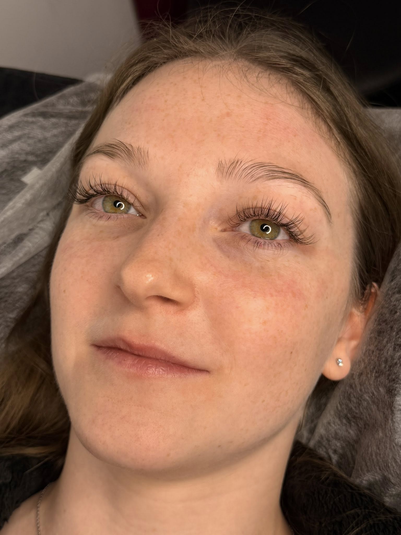 Classic lashes - naturalny efekt przedłużania rzęs